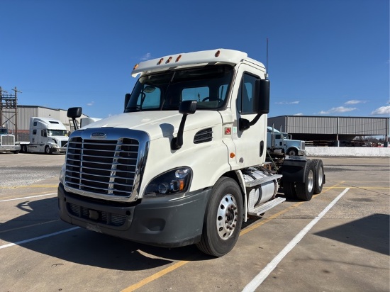 2016  FREIGHTLINER  CA113DC  T/A DAYCAB