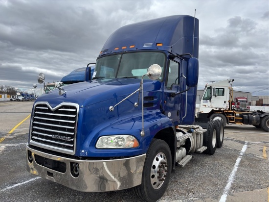 2015  MACK  CXU613  T/A DAYCAB
