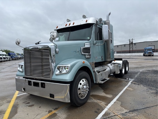 2015  FREIGHTLINER  122 SD  T/A SLEEPER