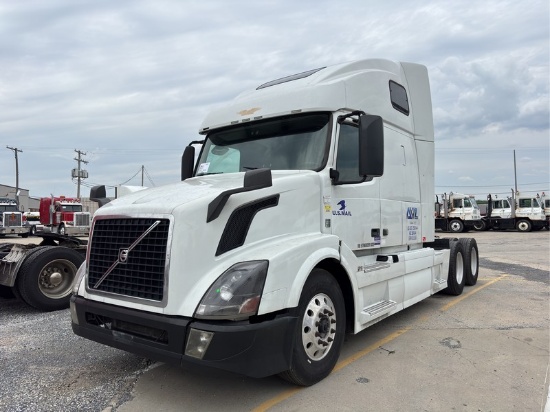 2015  VOLVO  VNL  T/A SLEEPER
