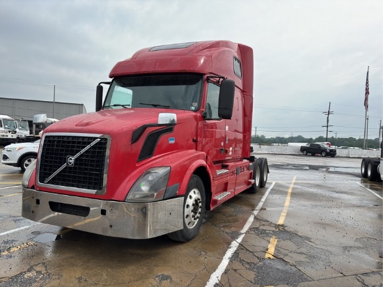 2005  VOLVO  VNL  T/A SLEEPER
