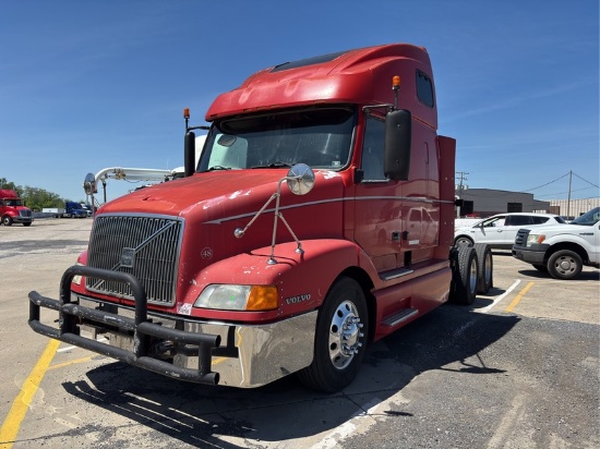2002  VOLVO  VNL  T/A SLEEPER