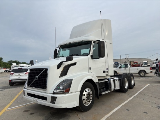 2017  VOLVO  VNL  T/A DAYCAB