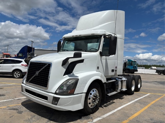 2017  VOLVO  VNL  T/A DAYCAB
