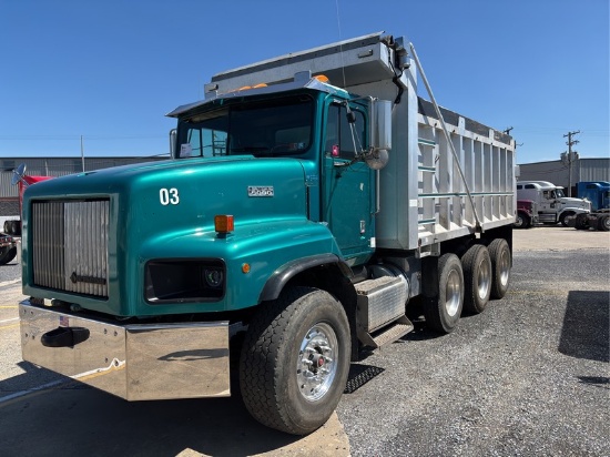 1999  INTERNATIONAL   PAYSTAR 5000  TRI AXLE DUMP TRUCK