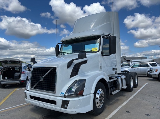 2017  VOLVO  VNL  T/A DAYCAB