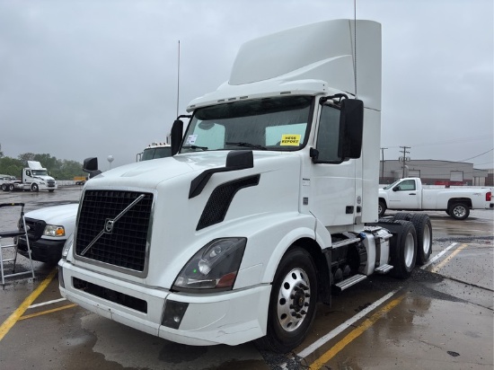 2017  VOLVO  VNL  T/A DAYCAB