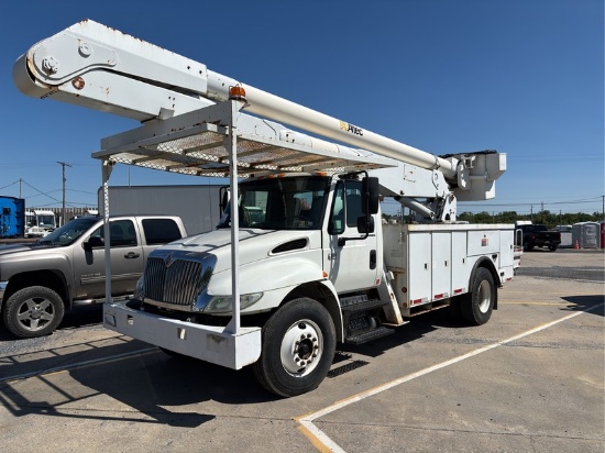 2005  INTERNATIONAL  4300 SBA  BUCKET TRUCK