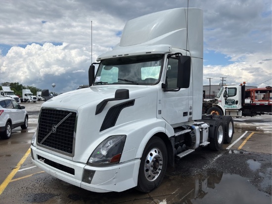 2017  VOLVO  VNL  T/A DAYCAB