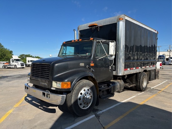 2000  INTERNATIONAL  4900  BOX TRUCK