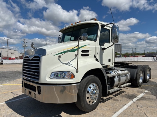 2015  MACK  CXU613  T/A DAYCAB