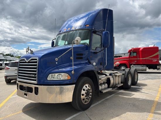 2015  MACK  CXU613  T/A DAYCAB