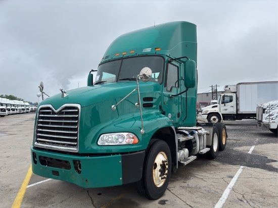 2015  MACK  CXU613  T/A DAYCAB
