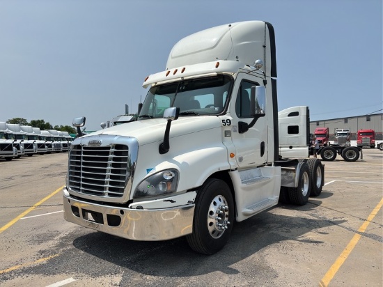 2015  FREIGHTLINER  T/A DAYCAB