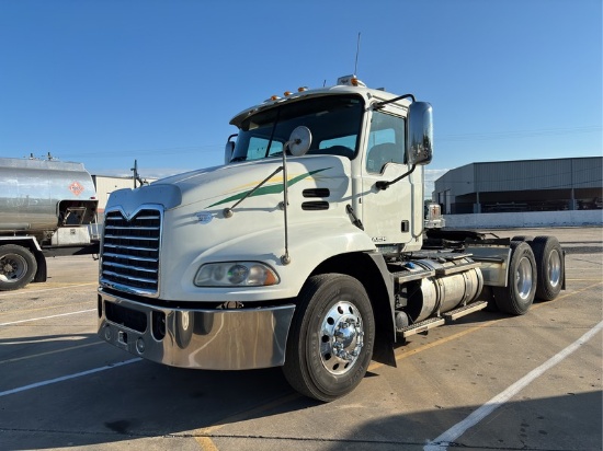 2014  MACK  CXU613  T/A DAYCAB