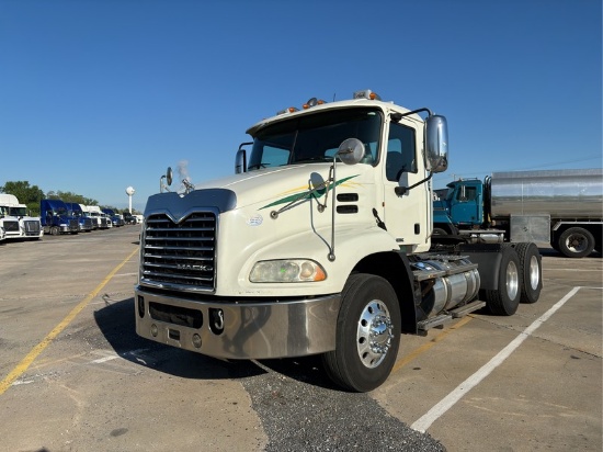 2014  MACK  CXU613  T/A DAYCAB