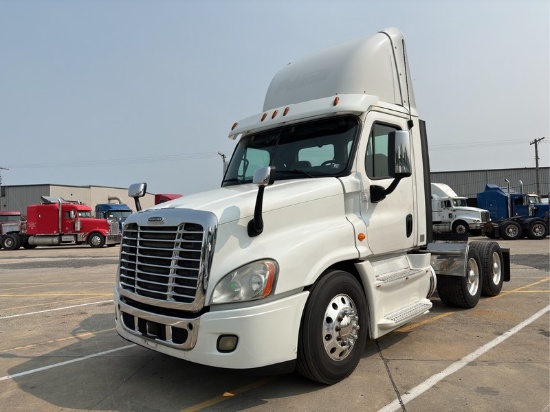 2013  FREIGHTLINER  CASCADIA  T/A DAYCAB
