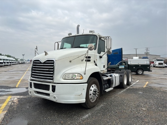 2013  MACK  CXU613  T/A DAYCAB