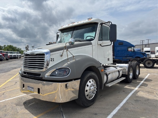 2004  FREIGHTLINER  COLUMBIA  T/A DAYCAB