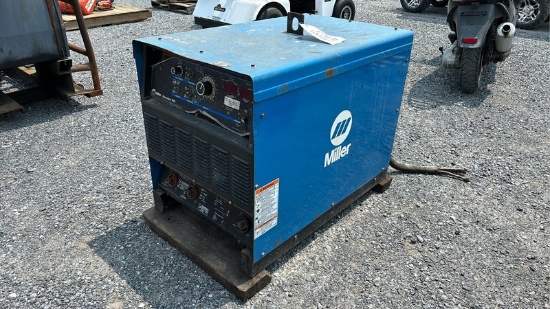 MILLER  DIMENSION 652  WELDER