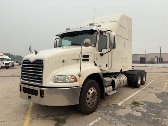 2018 MACK CXU613 T/A SLEEPER