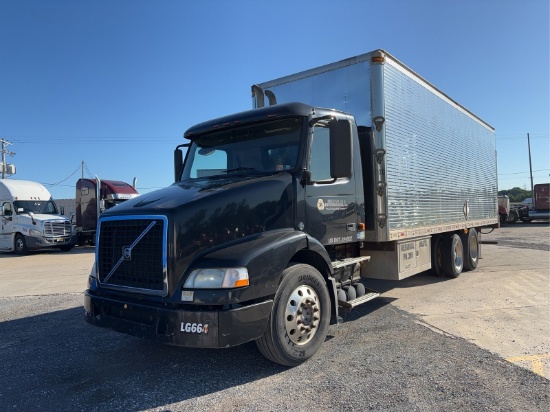 2007 Volvo Box Truck