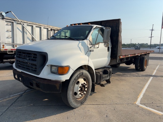 2000 Ford F650 Flatbed Truck