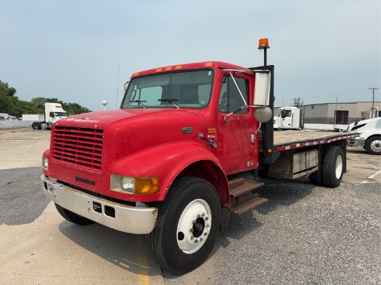 1999 International 4900 Flatbed Truck