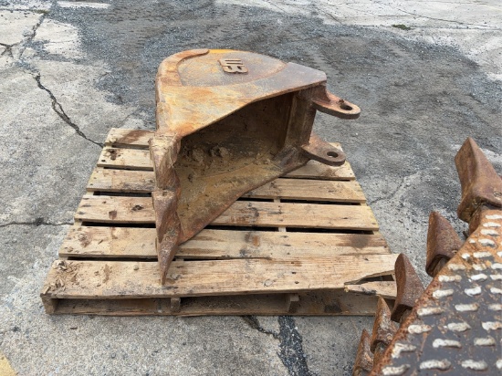 18" TOOTH BUCKET EXCAVATOR ATTACHMENT