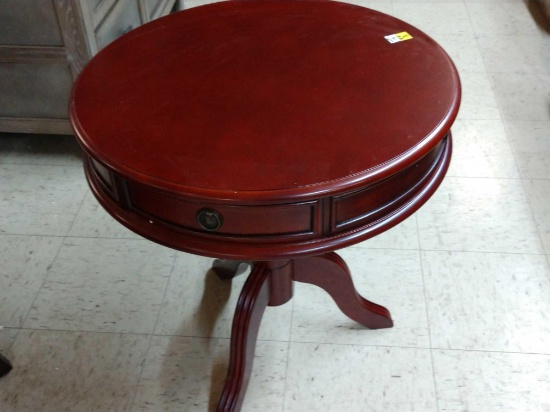 Inter Master 24" Round Accent Table