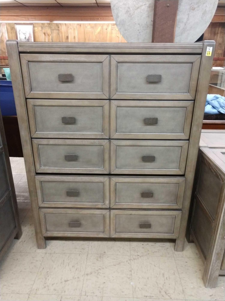 Whalen Beckham 5 Drawer High Boy Dresser Art Antiques Collectibles Collectibles Auctions Online Proxibid
