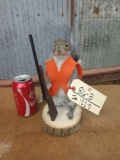 Hunting squirrel mount