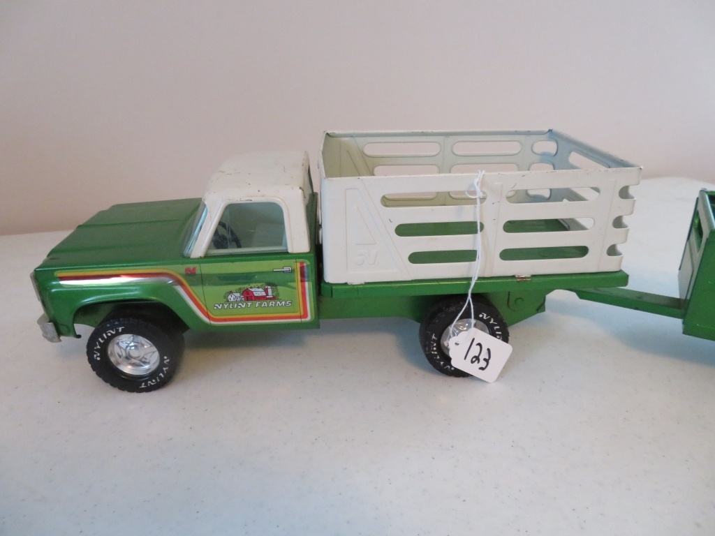 nylint farms truck and trailer