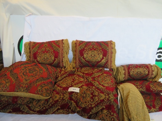 Croscill Queen Comforter Set w/ Pillows