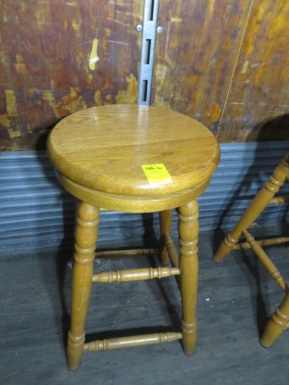 Oak Bar Stool w/ Swivel Seat