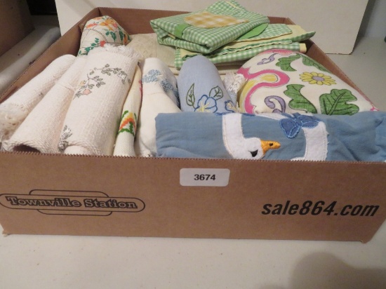 Lot of Kitchen Linens