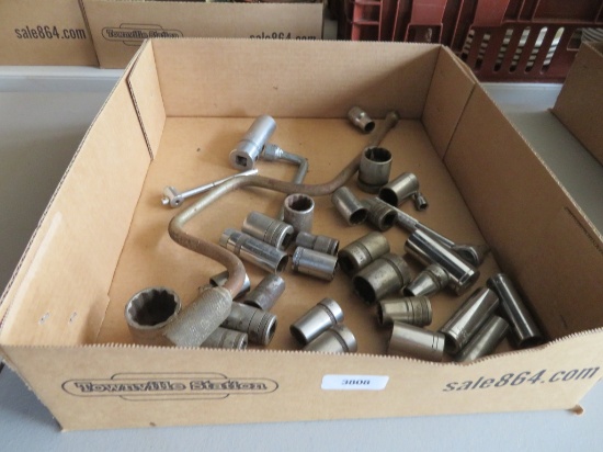 Box lot of Sockets, spinner wrench and extensions