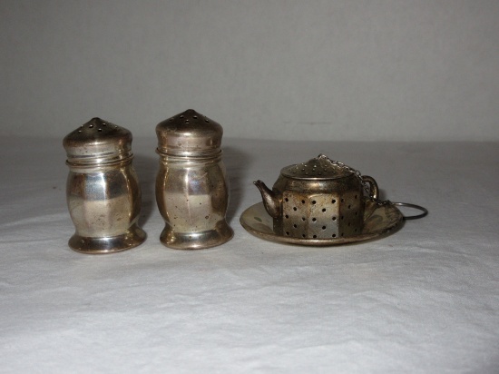 Sterling Lot – 2 Individual Salts & Tea Strainer w/ Tray