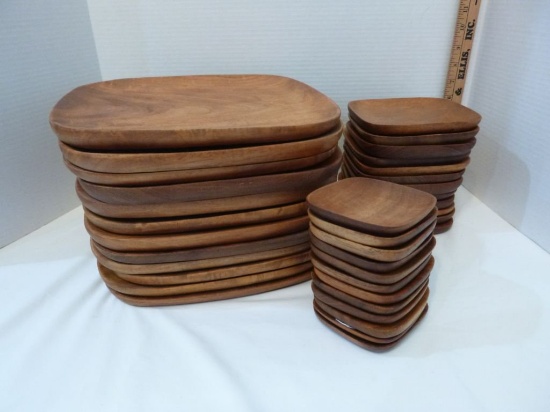 Lot - Wooden Plates