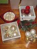 Lot - Holiday Décor including Ornaments & Other