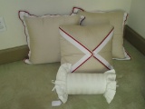 4 Decorative Pillows