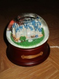 Musical Snow Globe from Biltmore Estate - works