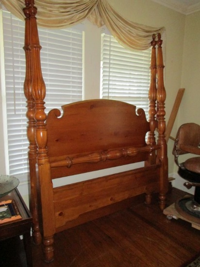 Beautiful Pine Poster Bed Full/Queen w/ Arched Headboard & Wood Rails