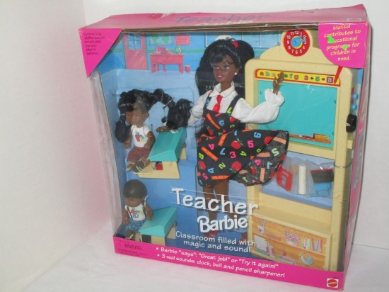 Teacher Barbie - Classroom filled with Magic & Sound - Mattel 13915