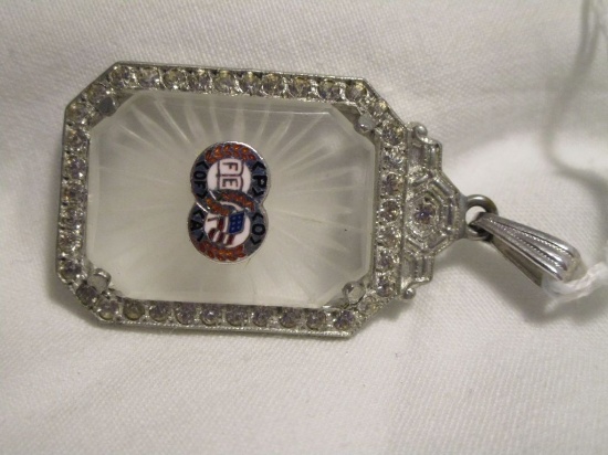 Vintage Pendant w/ FE <P> <O> <OF> <A> in Double Wreath on Etched Glass Accent