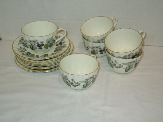 Lot - 6 Cups & Saucers - Royal Worchester Bone China "Lavinia" Pattern