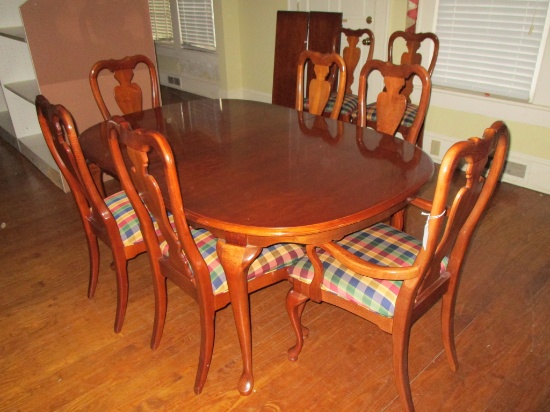 American Drew Dining Table & Chairs - Table Has 2 Leaves -