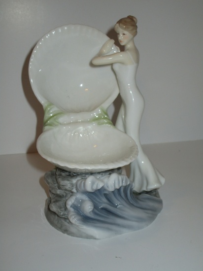 Porcelain Lady w/Open Shell by Sea   6 1/2"