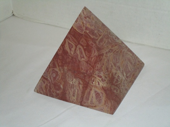 Marbleized Pyramid made of Cornanbalite - Piedno TiPico de Chile