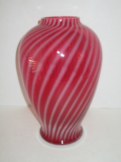 Beautiful Fenton Cranberry Swirl Vase
